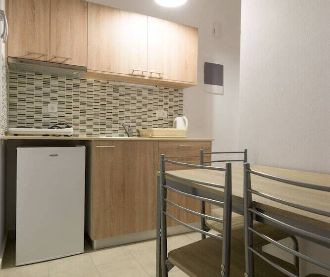 Socrates Apartments & Restaurant