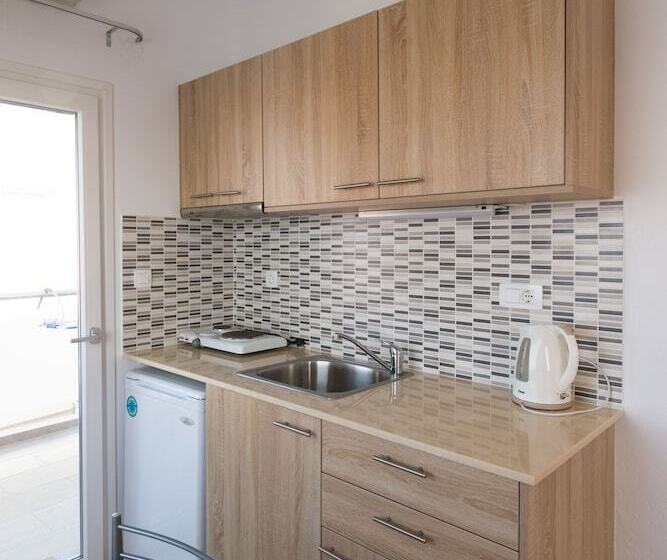 Socrates Apartments & Restaurant