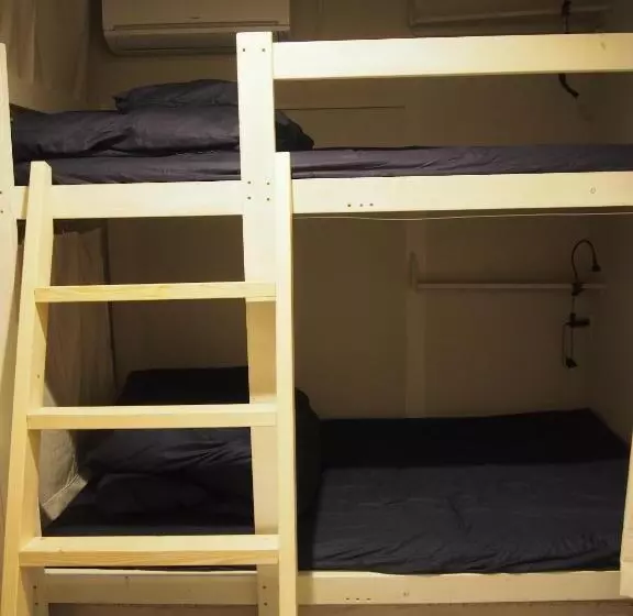 328 Hostel & Lounge