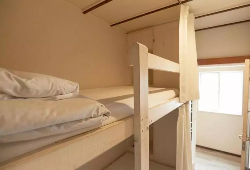 328 Hostel & Lounge