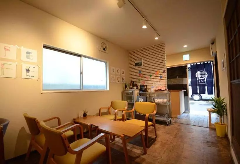 328 Hostel & Lounge