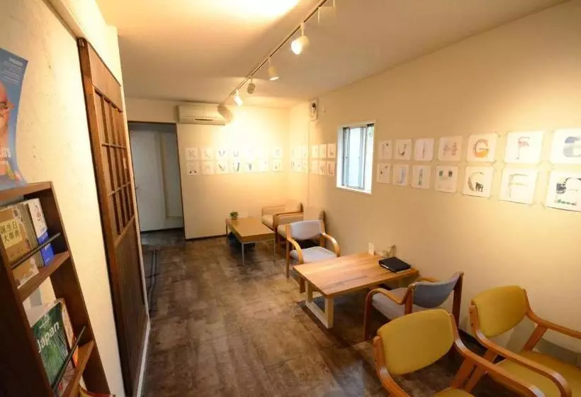328 Hostel & Lounge