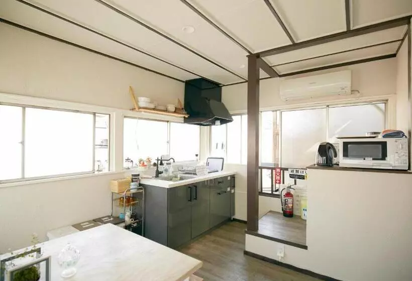328 Hostel & Lounge