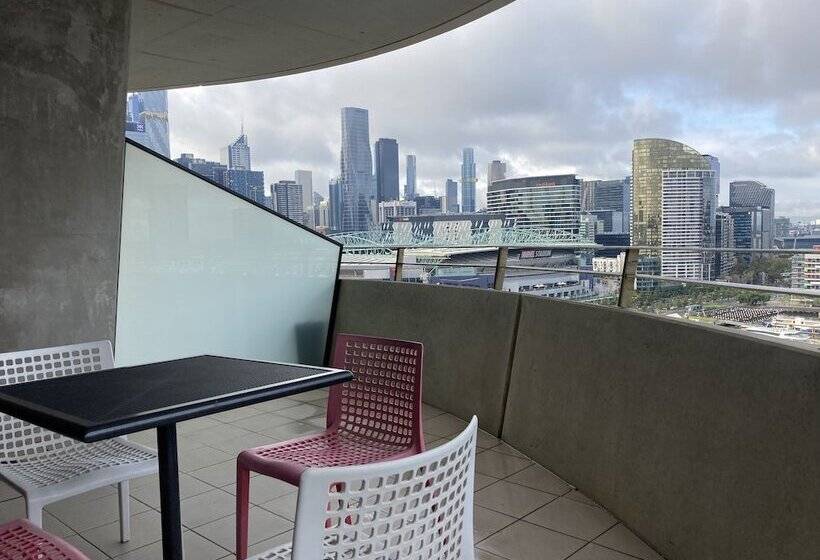 Accent Accommodation At Docklands Melbourne