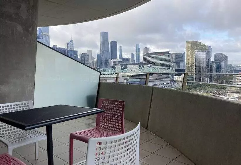 Accent Accommodation At Docklands Melbourne