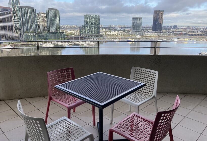 Accent Accommodation At Docklands Melbourne