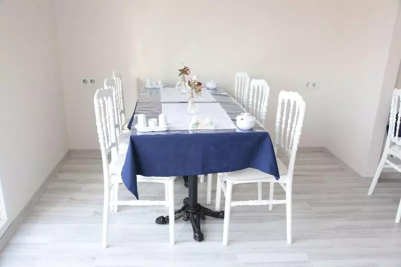 Atam Suites & Apart