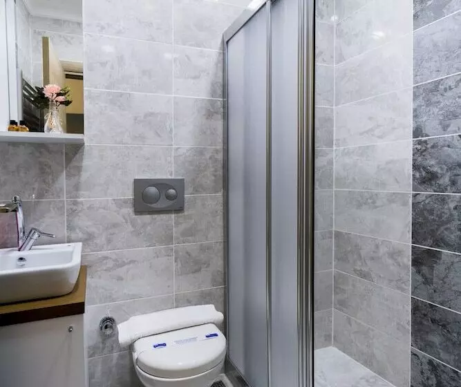 Atam Suites & Apart