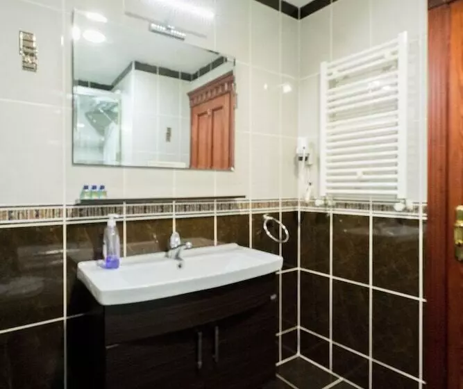 Atam Suites & Apart