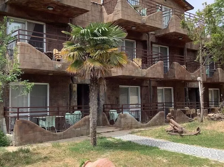 Babylon Gardens Apart