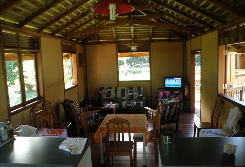 Nocleg ze śniadaniem Moorea Surf Inn