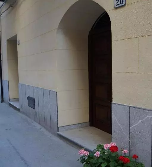 Guascone Apartments