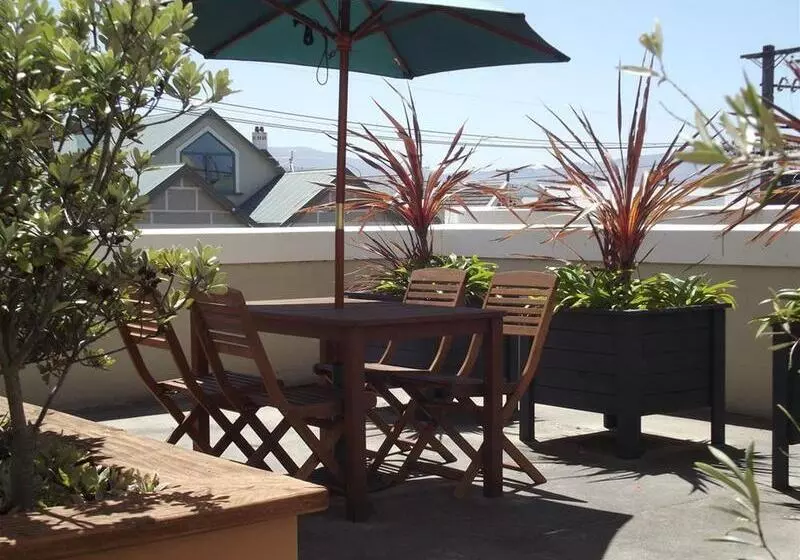 Hotelli Majestic Mansions Apartments At St Clair