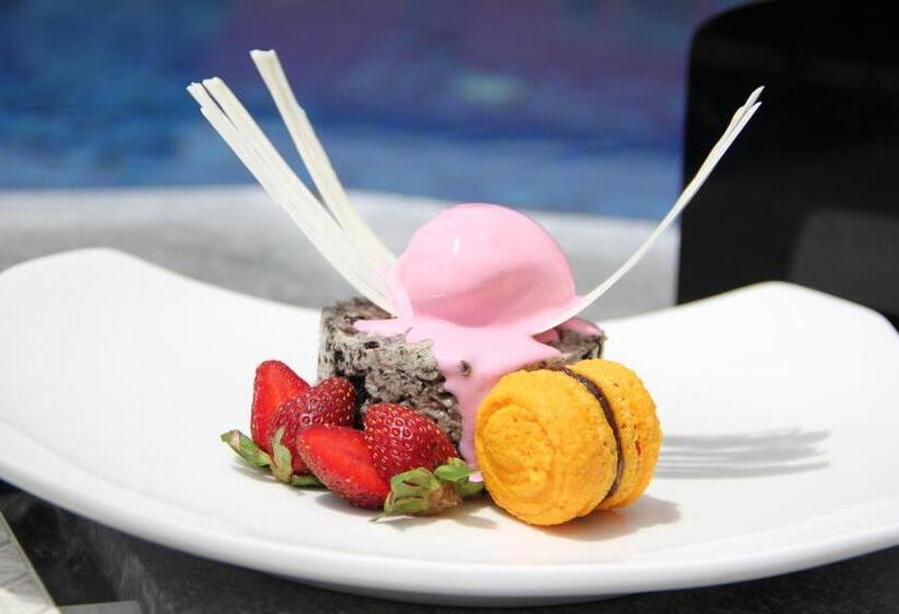 Отель Aria Gajayana