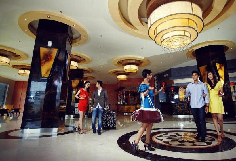 Отель Aria Gajayana