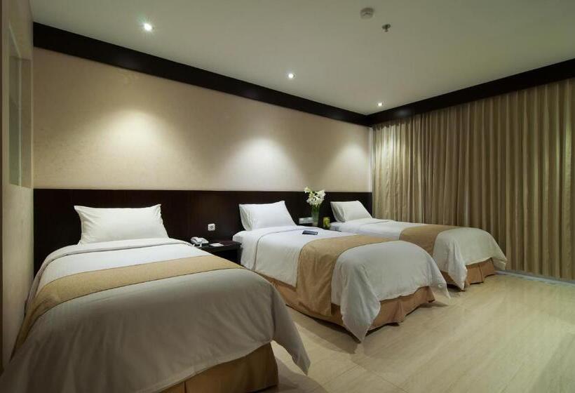 Отель Aria Gajayana