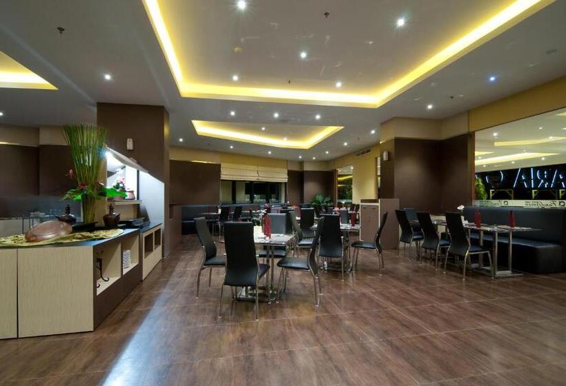 Отель Aria Gajayana