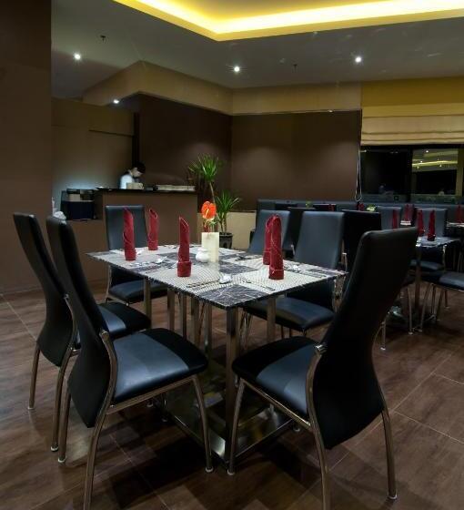 Отель Aria Gajayana