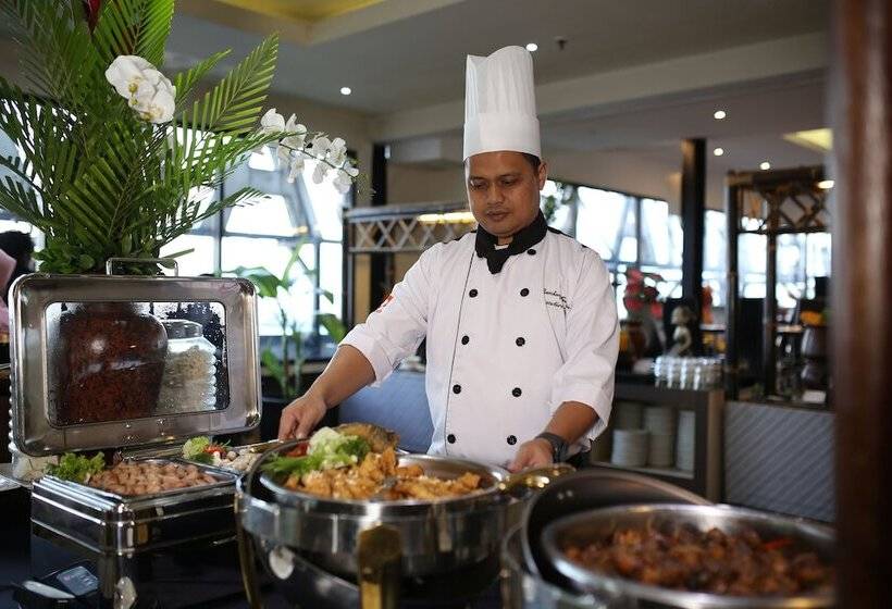 Отель Aria Gajayana