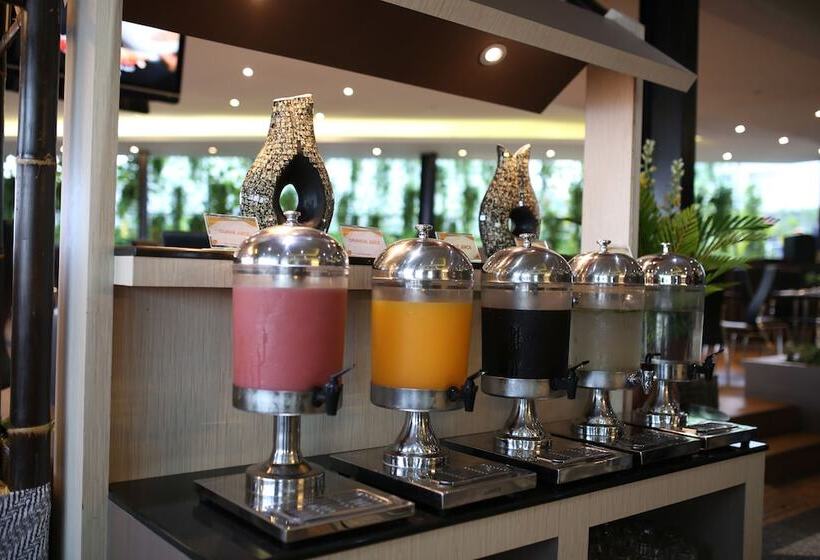 Отель Aria Gajayana