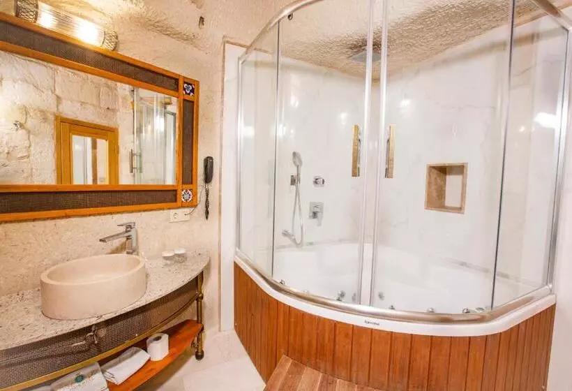 Hotelli Imperial Cave Suites & Spa