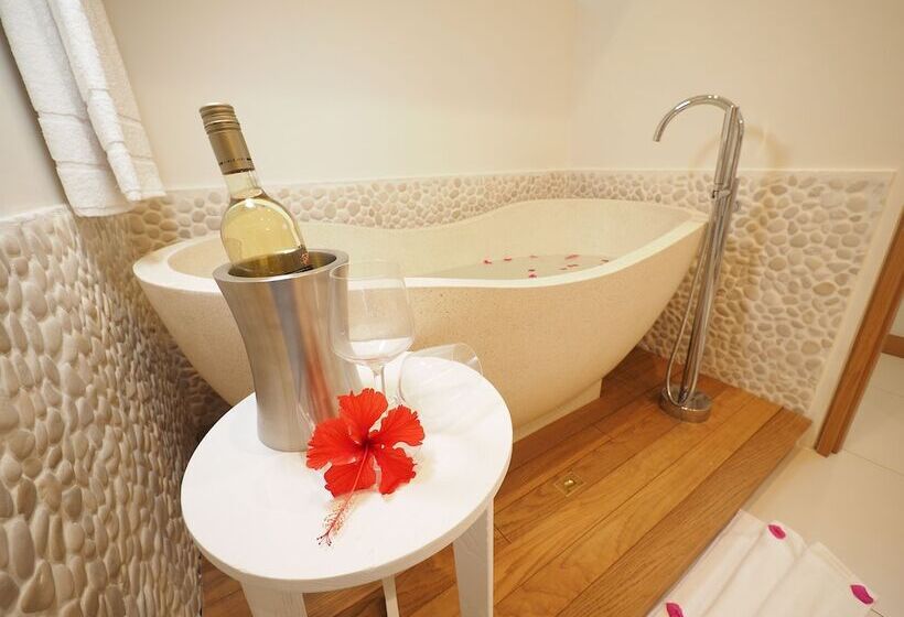 Myra Seafront Suites And Penthouses By Lov