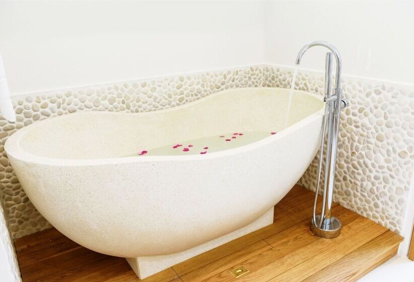 Myra Seafront Suites And Penthouses By Lov