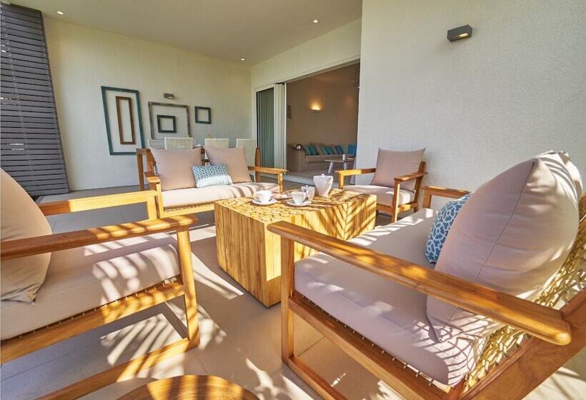 Myra Seafront Suites And Penthouses By Lov