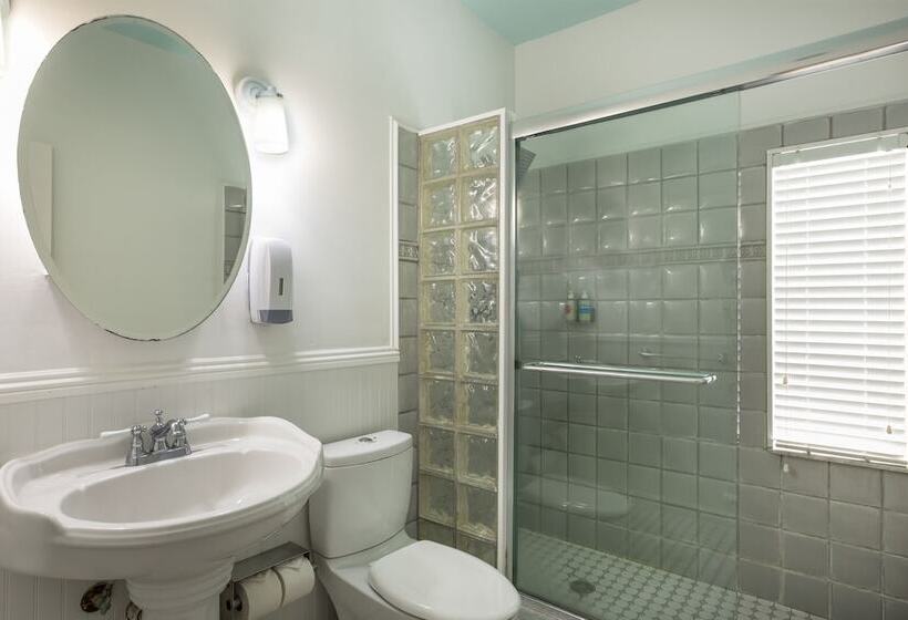 پانسیون Nyah   Adult Exclusive