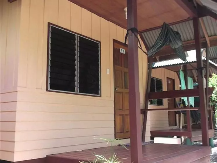 استراحتگاه Sandee Bungalow