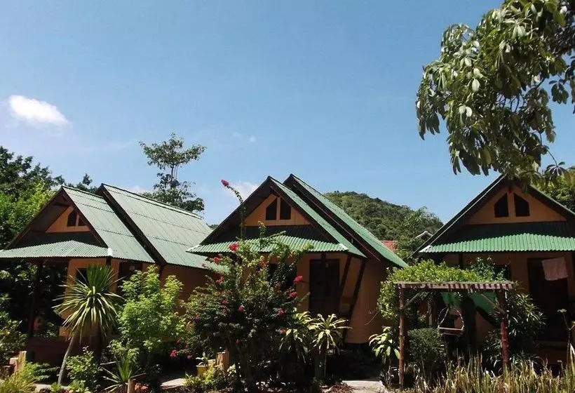 استراحتگاه Sandee Bungalow