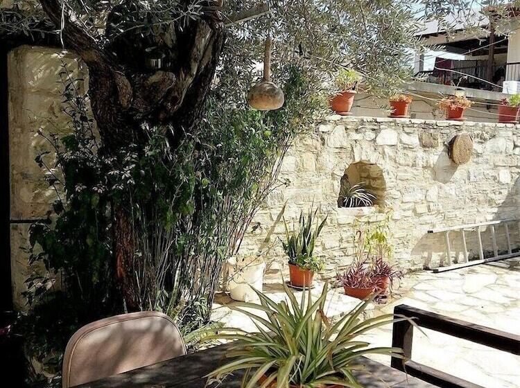 Romios Holiday Apartments