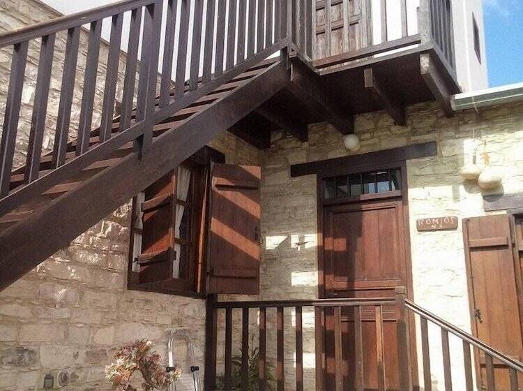 Romios Holiday Apartments