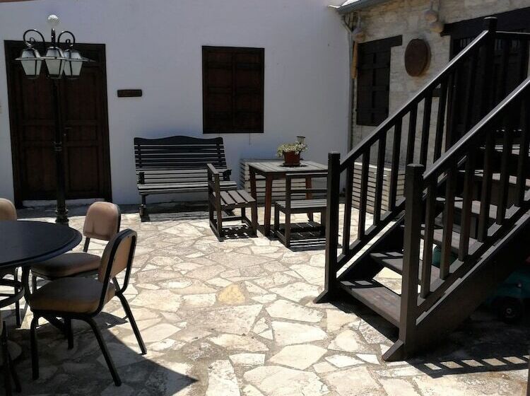 Romios Holiday Apartments