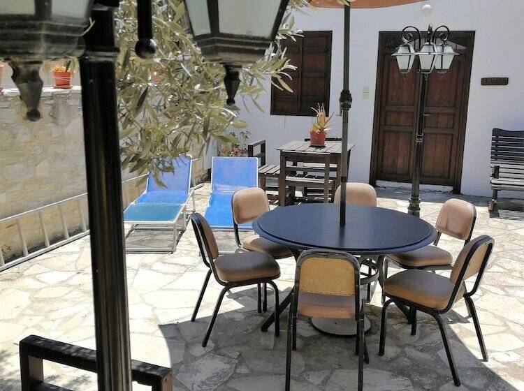 Romios Holiday Apartments