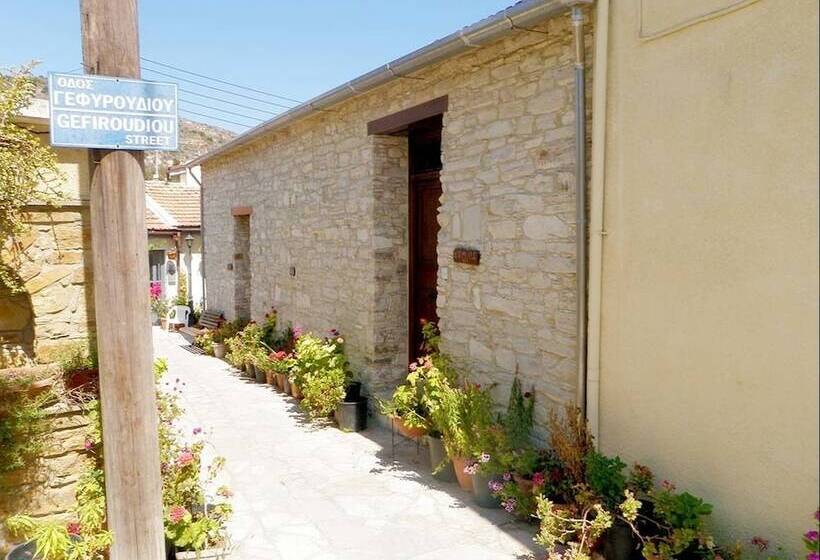 Romios Holiday Apartments