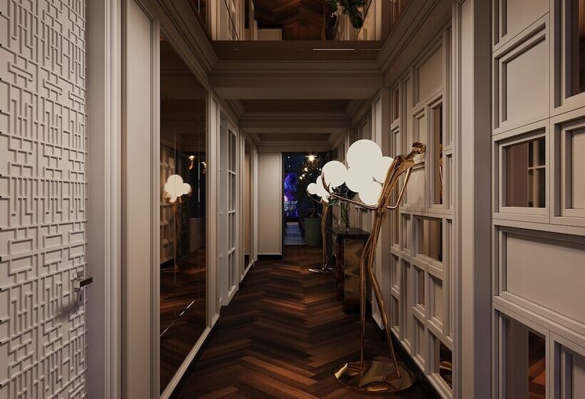 Victor Metropolis Hotel & Rooftop Bar