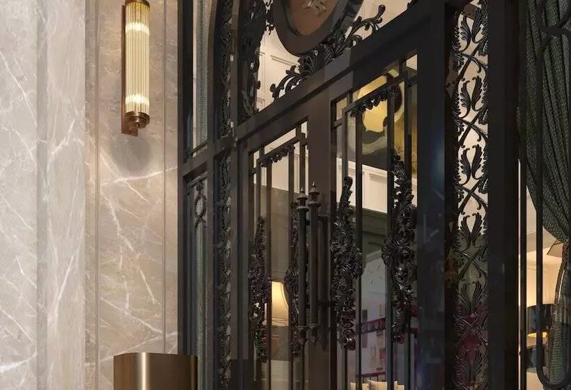 Victor Metropolis Hotel & Rooftop Bar