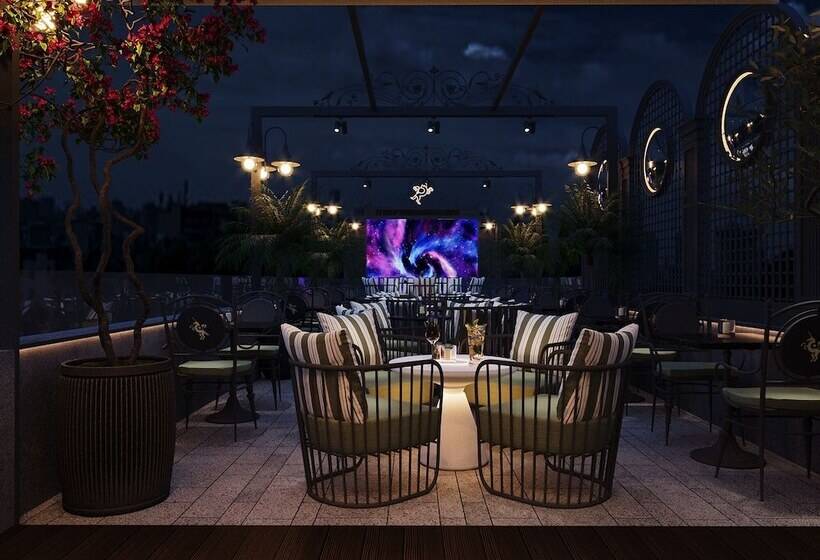 Victor Metropolis Hotel & Rooftop Bar