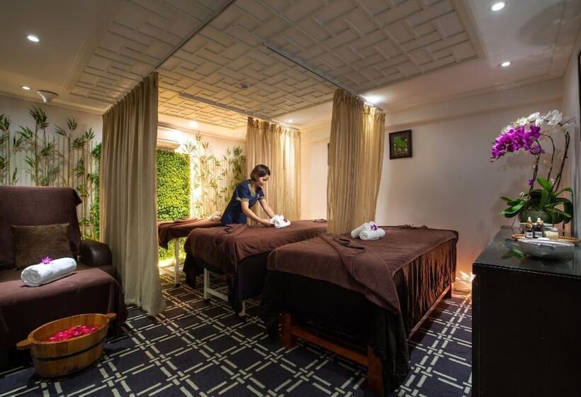 Victor Metropolis Hotel & Rooftop Bar