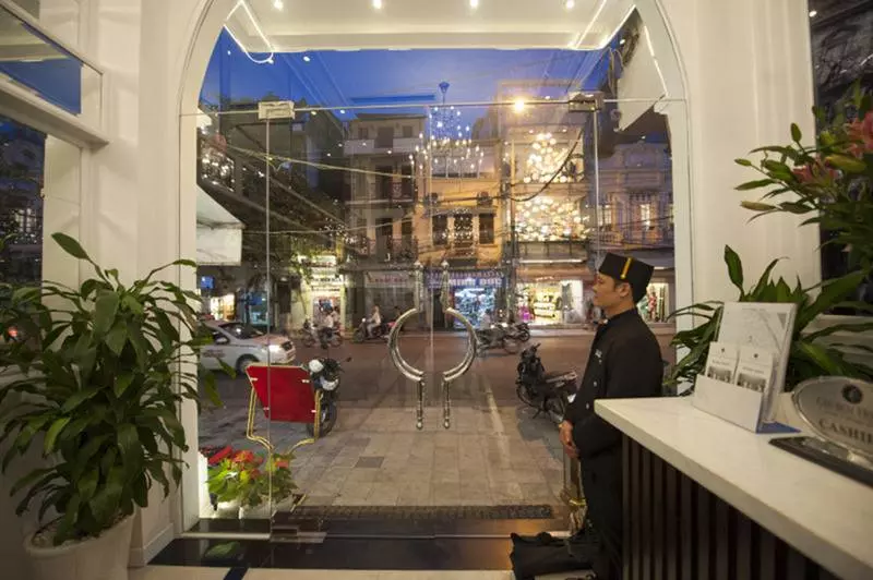 Victor Metropolis Hotel & Rooftop Bar
