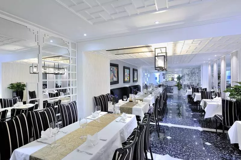 Victor Metropolis Hotel & Rooftop Bar