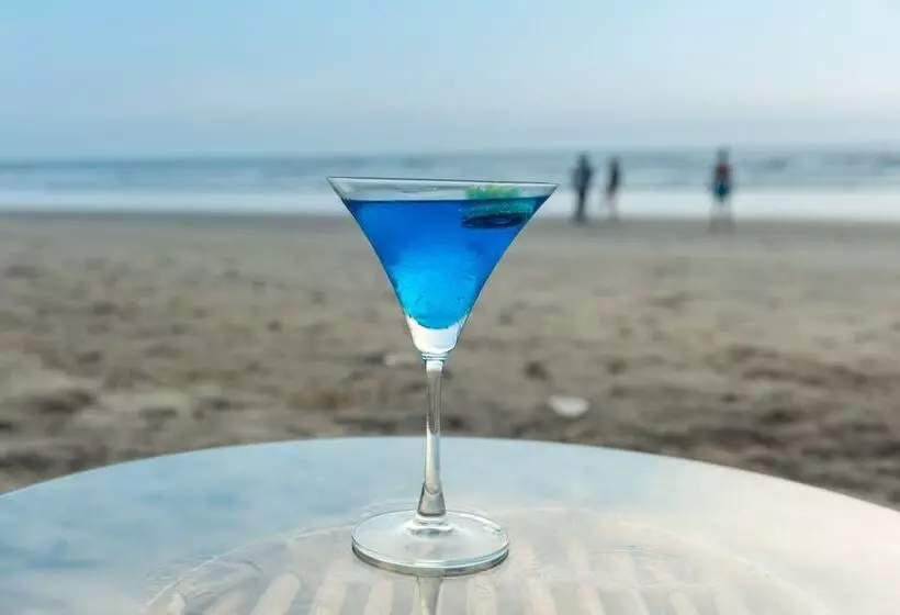 ホテル Amadi Beach Front Resort