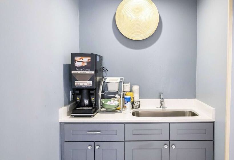 فندق Days Inn By Wyndham College Park Atlanta Airport South