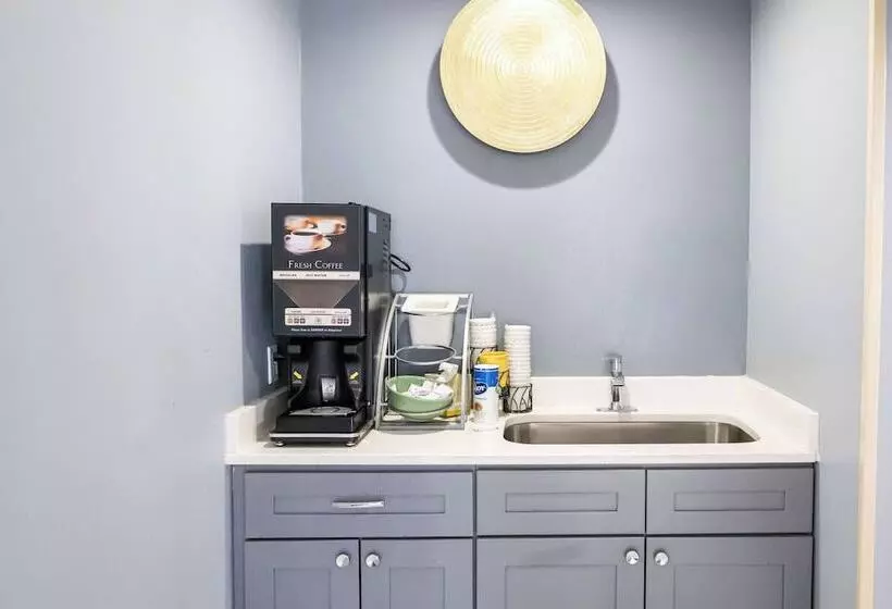 ホテル Days Inn By Wyndham College Park Atlanta Airport South