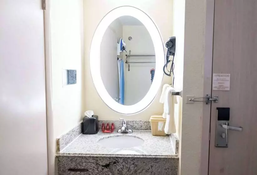 ホテル Days Inn By Wyndham College Park Atlanta Airport South