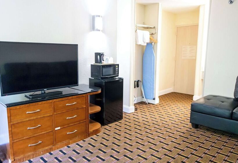فندق Days Inn By Wyndham College Park Atlanta Airport South