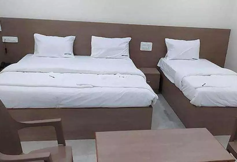 Fabhotel Karthikeya Residency 900m From Tirupati Bus Stand