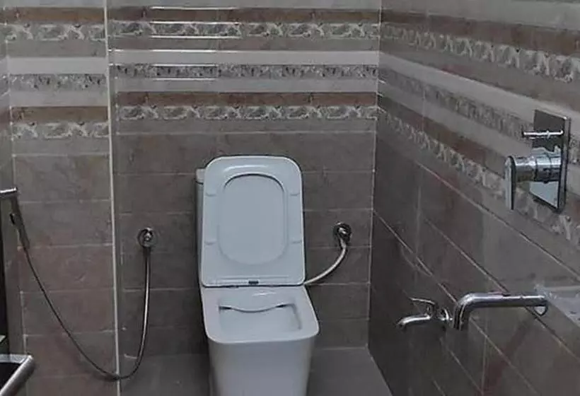 Fabhotel Karthikeya Residency 900m From Tirupati Bus Stand
