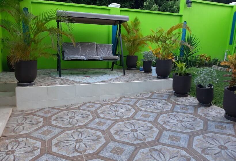 هتل Pesheres Inn & Spa